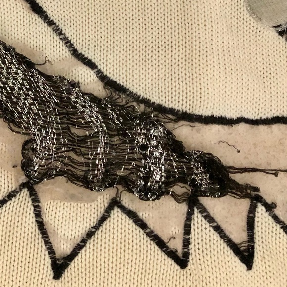 Vintage fabulous distressed pullover with black and silver appliqués - Picture 8 of 15